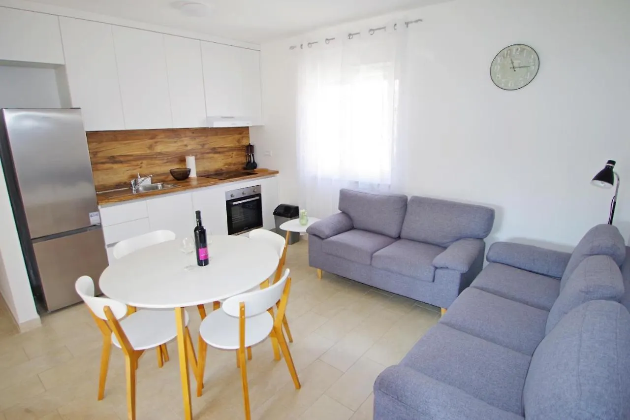 Holiday Apartments Ivan & Niko Pomer