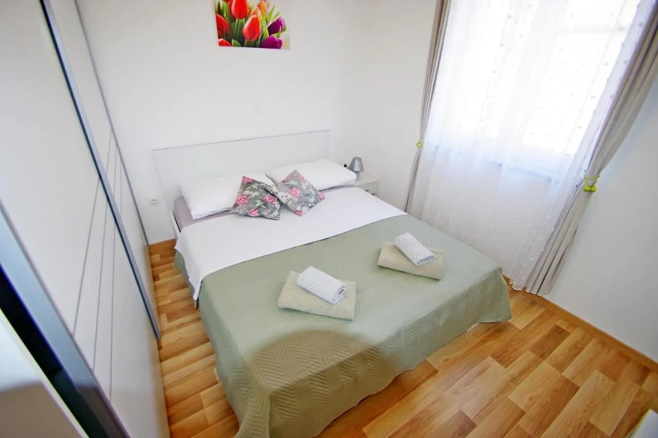 Holiday Apartments Ivan & Niko Pomer 0*,  Croatia