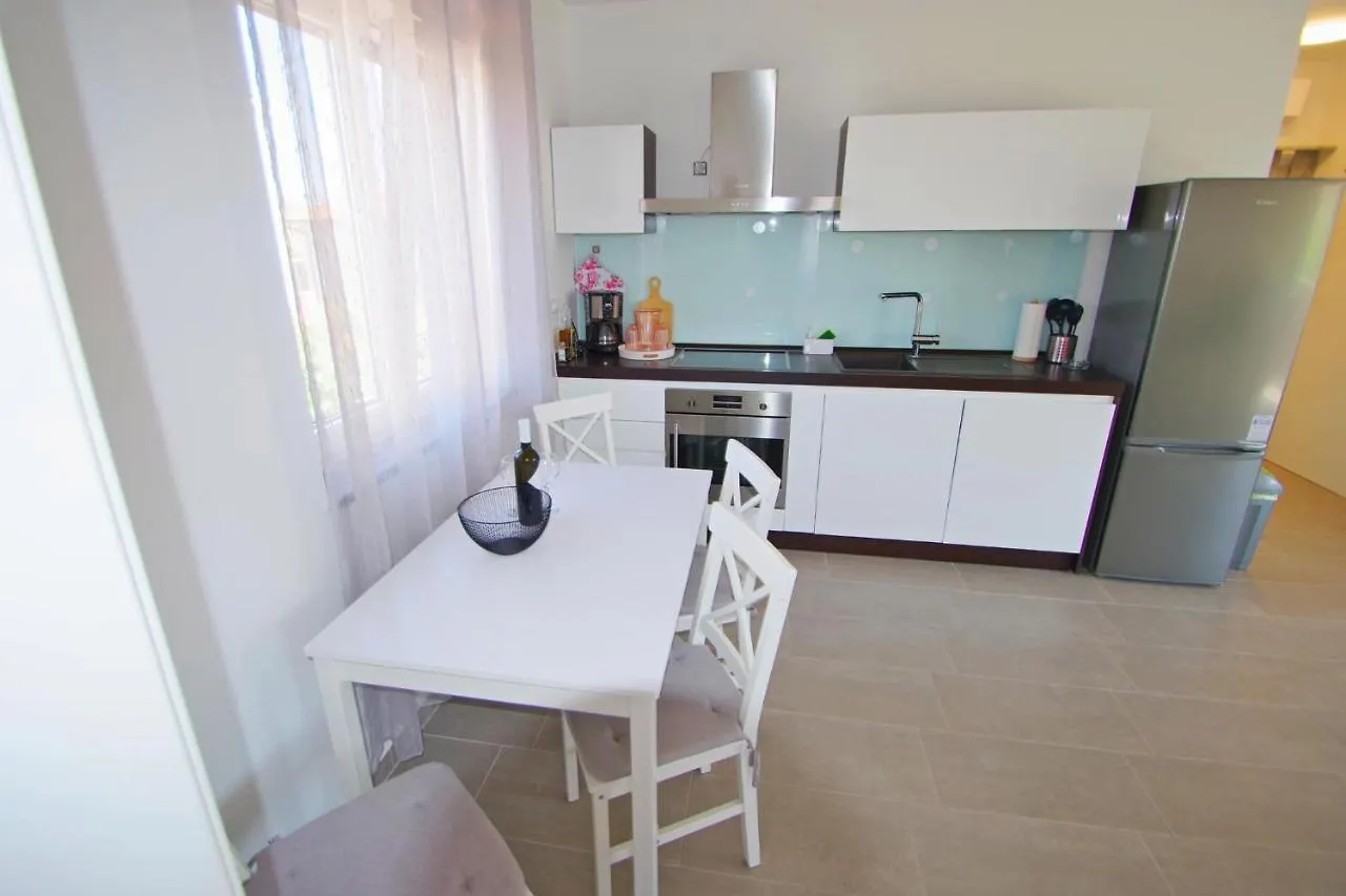 Holiday Apartments Ivan & Niko Pomer