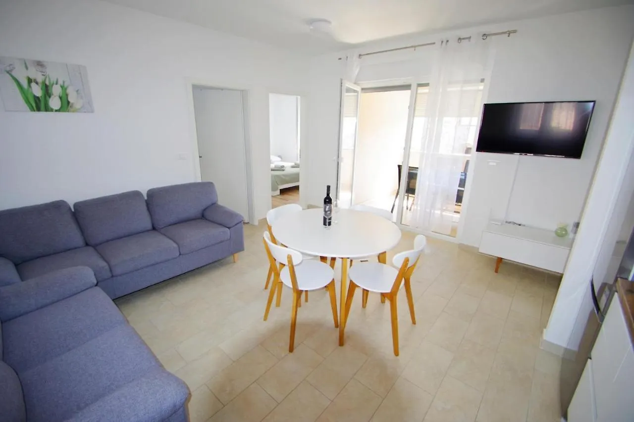Holiday Apartments Ivan & Niko Pomer