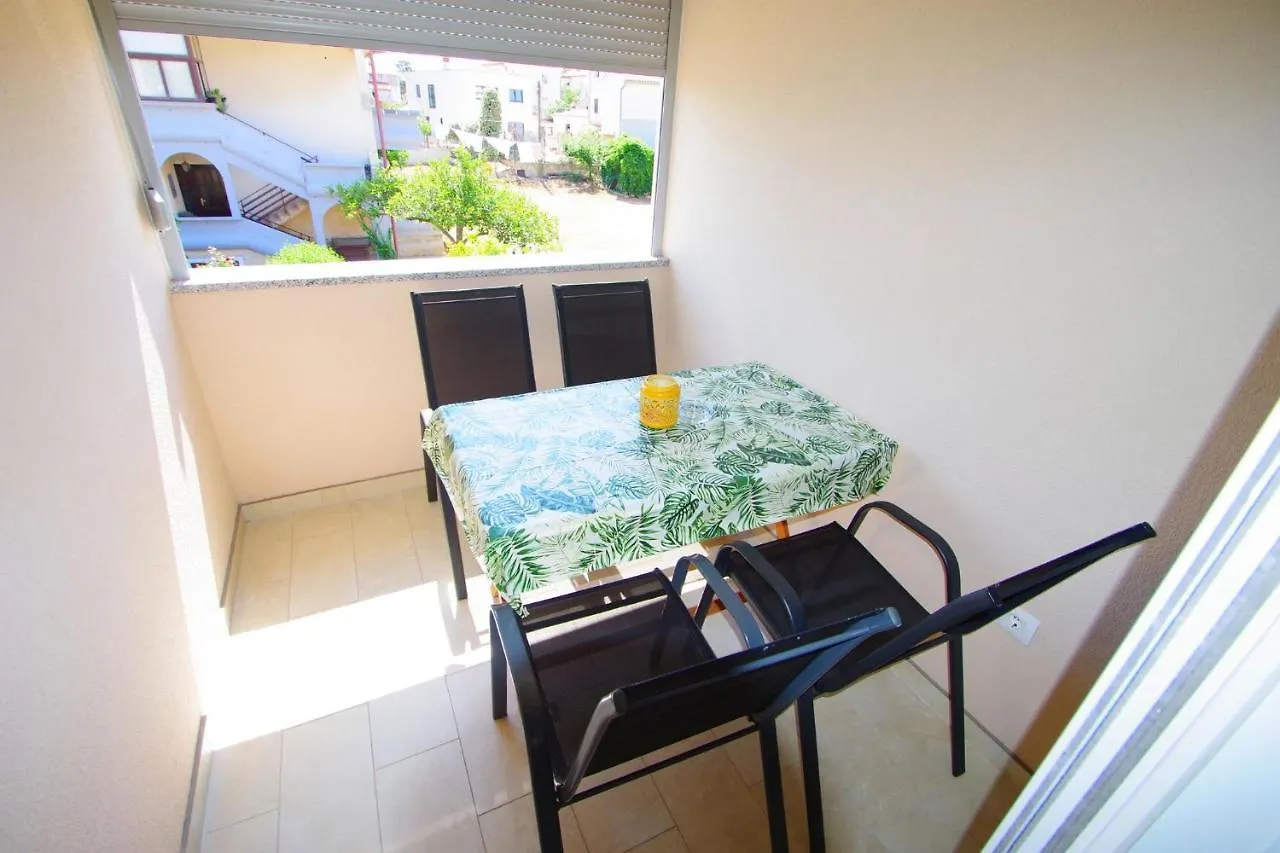 Holiday Apartments Ivan & Niko Pomer 0*,  Croatia