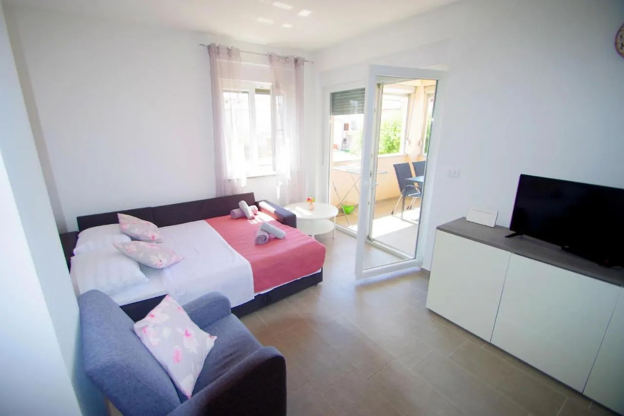 Holiday Apartments Ivan & Niko Pomer